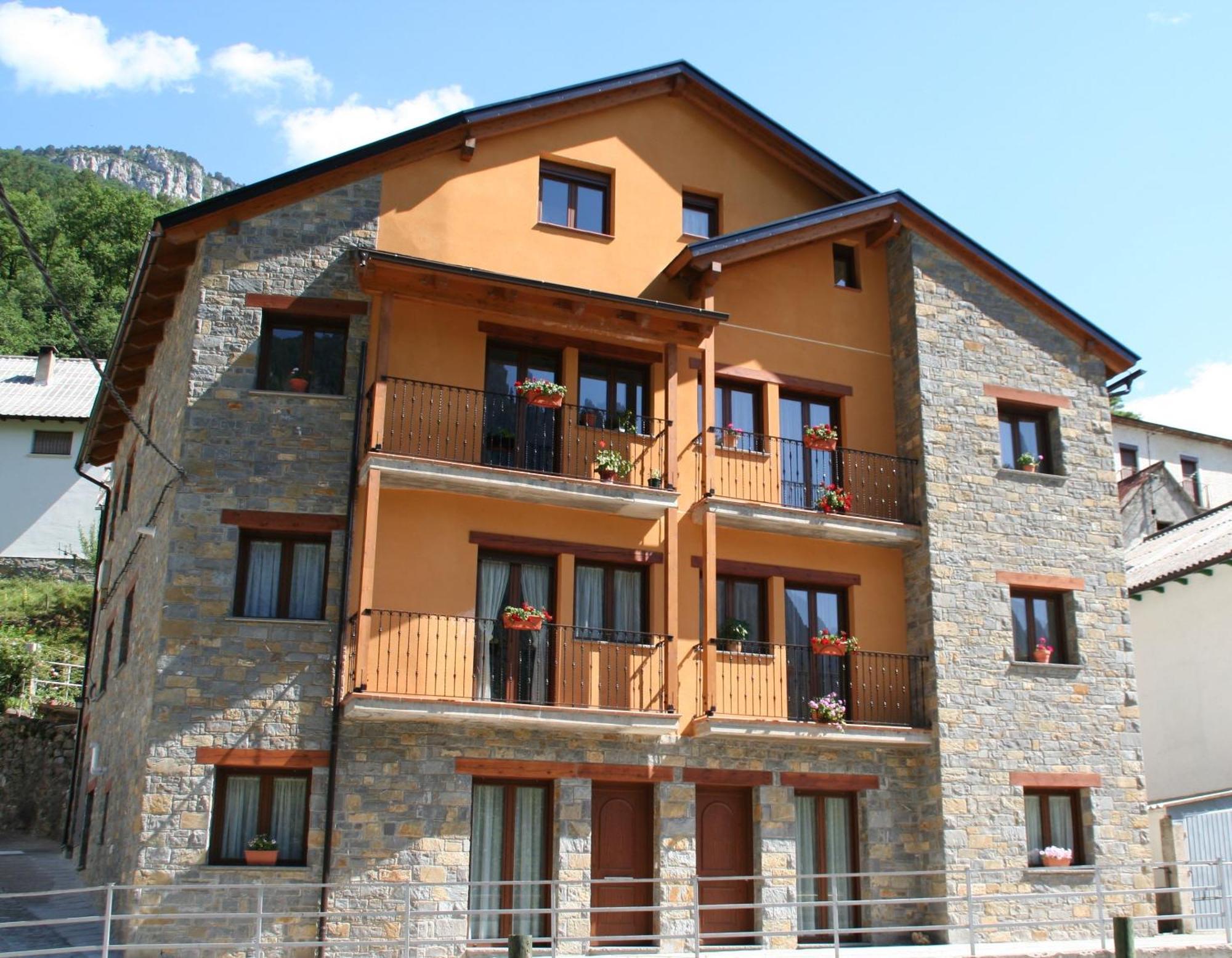 Apartamentos Mobison Salinas de Bielsa エクステリア 写真